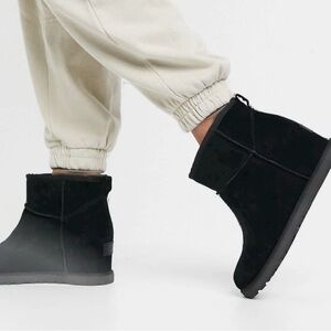 UGG Women’s Classic Femme Mini Wedge Suede Boots Size 9.5M